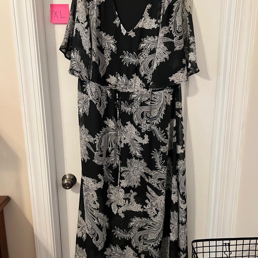 new directions Black and White Paisley V-Neck Maxi Dress